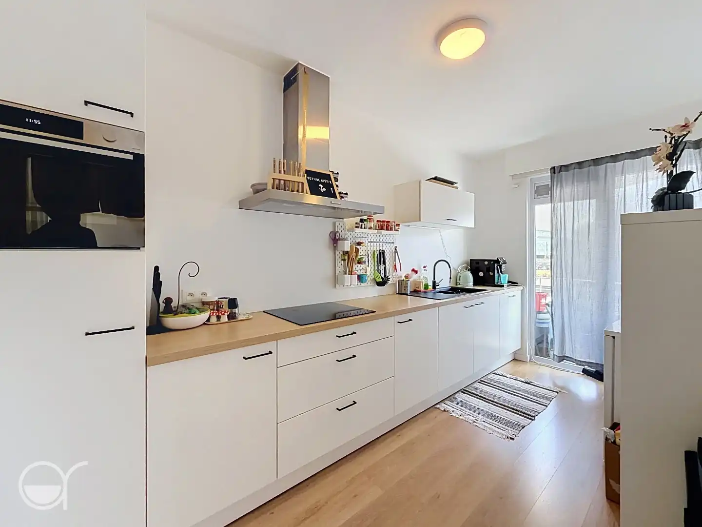 Leuk twee slaapkamer appartement vlakbij station Gent-Sint-Pieters met garagebox foto 3