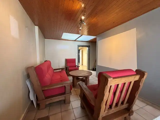 Centraal gelegen  te moderniseren huisje met 2 slaapkamers , overdekt terrasje en klein ateliertje. foto 2
