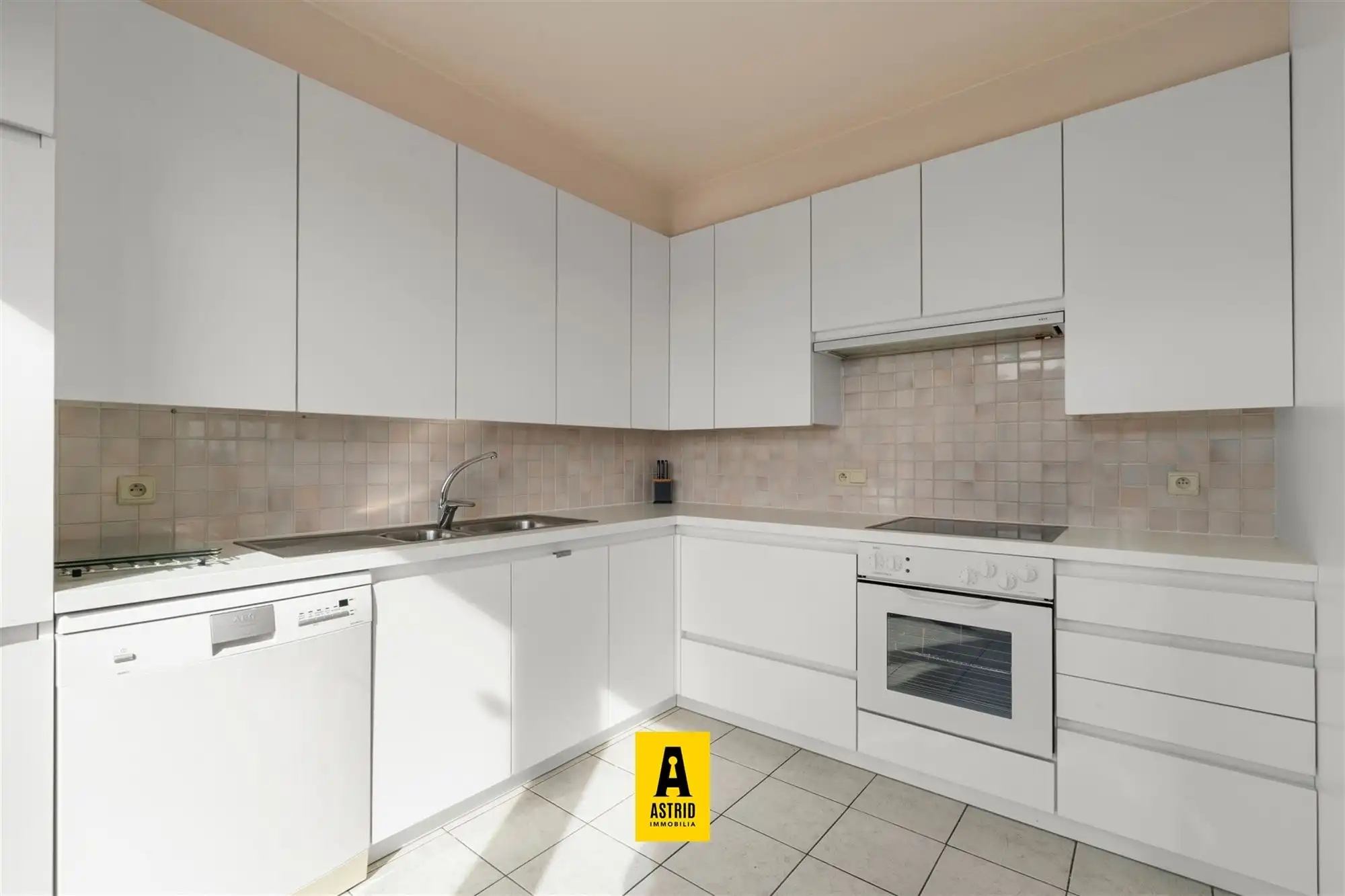 Groot zonnig appartement met vrij zicht vlakbij zee! foto 13