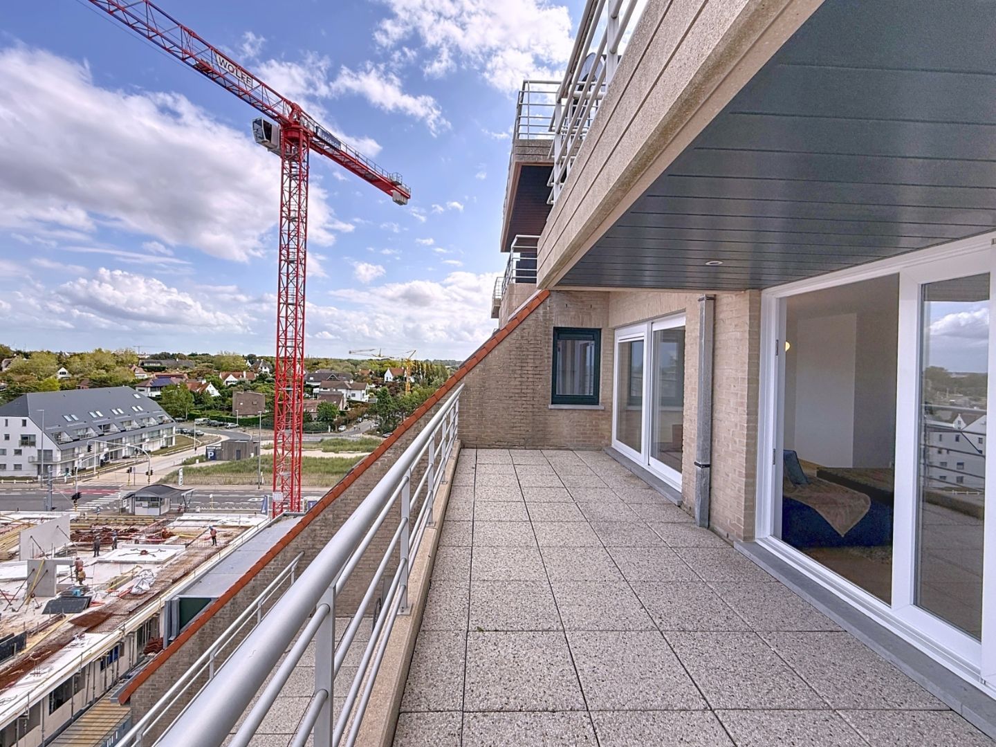Ruim twee-slaapkamerappartement met uitzicht op zee en de Sint-Bernarduskerk foto 10