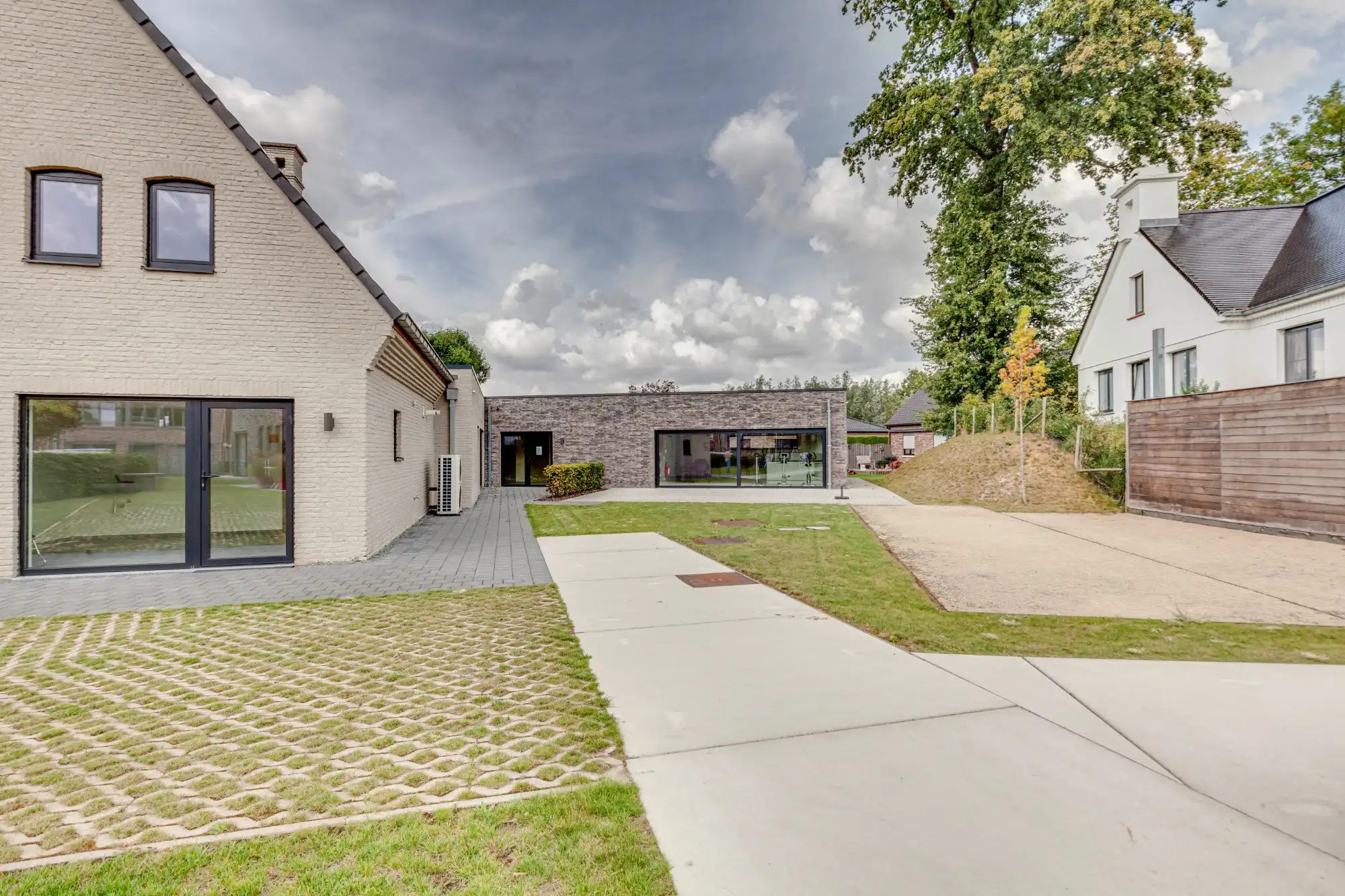 Erkende assistentiewoning met garagebox in een uiterst charmante omgeving foto 15