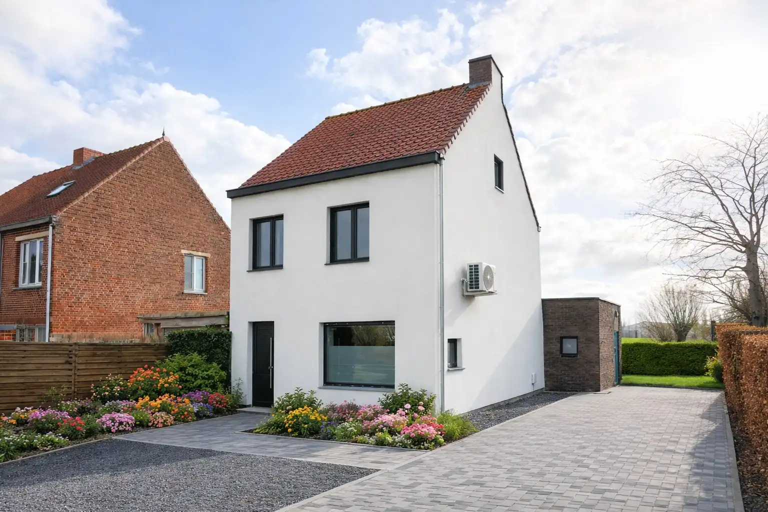 Instapklare gezinswoning met open zicht en mooie tuin, perceel 539 m², Torhout foto {{pictureIndex}}