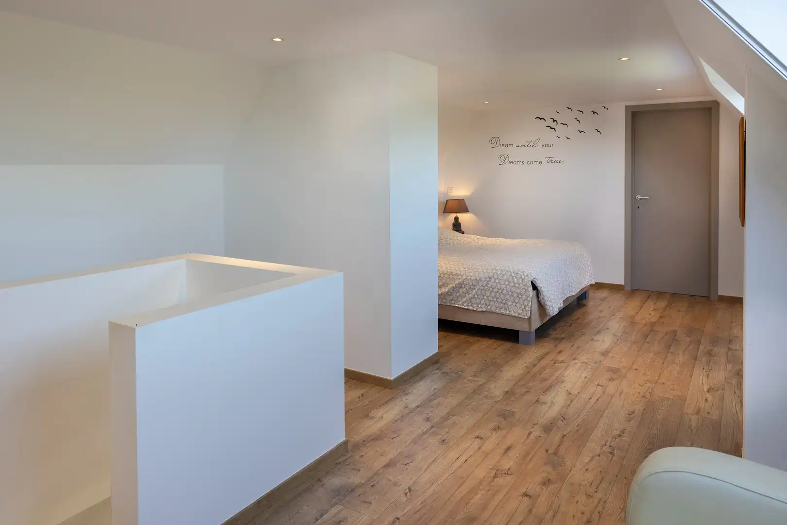 Ruime alleenstaande woning met grote tuin en veel privacy. foto 14