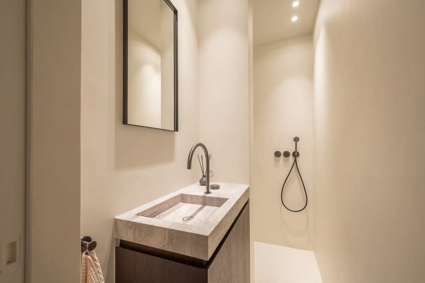 Magnifiek gerenoveerd appartement van 150 m², op enkele passen van het Van Bunnenplein. foto 19