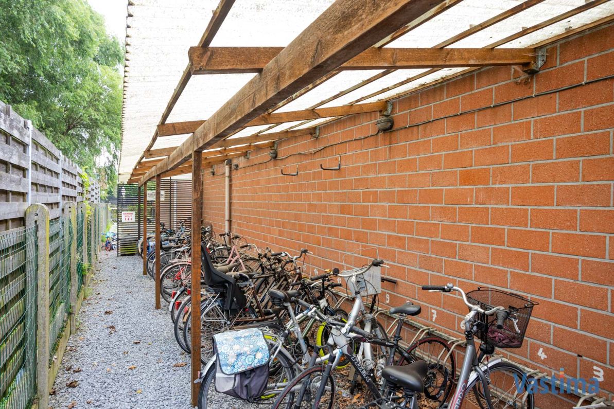 Instapklaar gelijkvloers appartement met tuin en garage foto 22