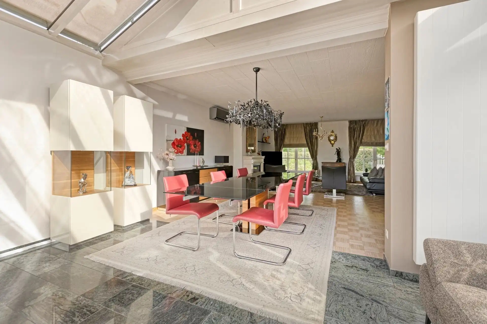 Vrijstaande villa van 306 m² op 17a95ca, gelegen vlak bij Connecterra, de toegangspoort tot het Nationaal Park Hoge Kempen, en op wandelafstand van Maasmechelen Village! foto 12