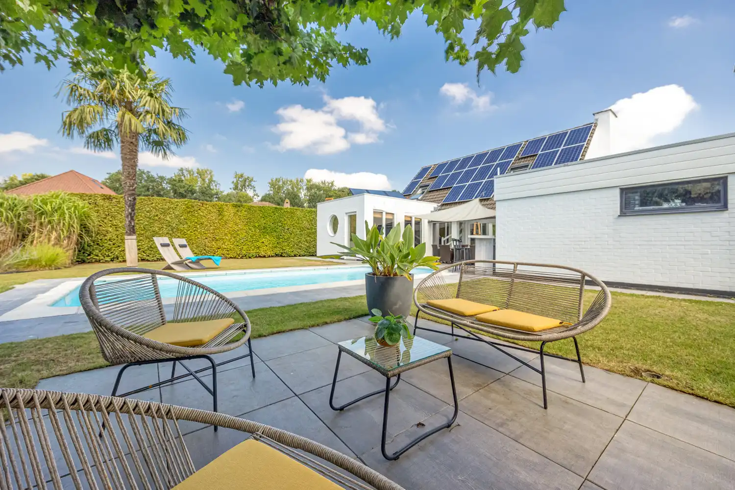 Karaktervolle villa met prachtige tuin en zwembad in doodlopende straat foto 13