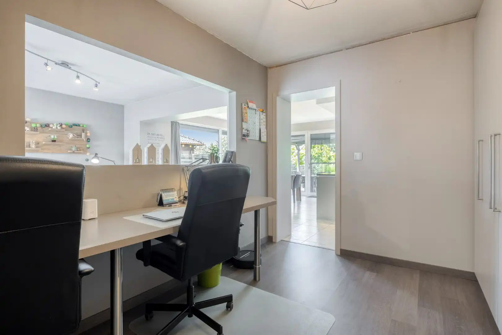 Ruime instapklare woning met 3 slpks op een perceel van 1.251 m² met prachtig uitzicht op achterliggend groen !  foto 11