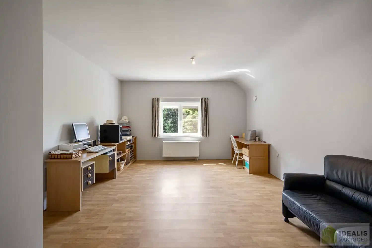 ZEER RUIM OPGEZETTE (481m²!) EN KNAP AFGEWERKTE EENGEZINSWONING OP RUSTIGE LOCATIE MET MAAR LIEFST 8!! SLAAPKAMERS foto 28