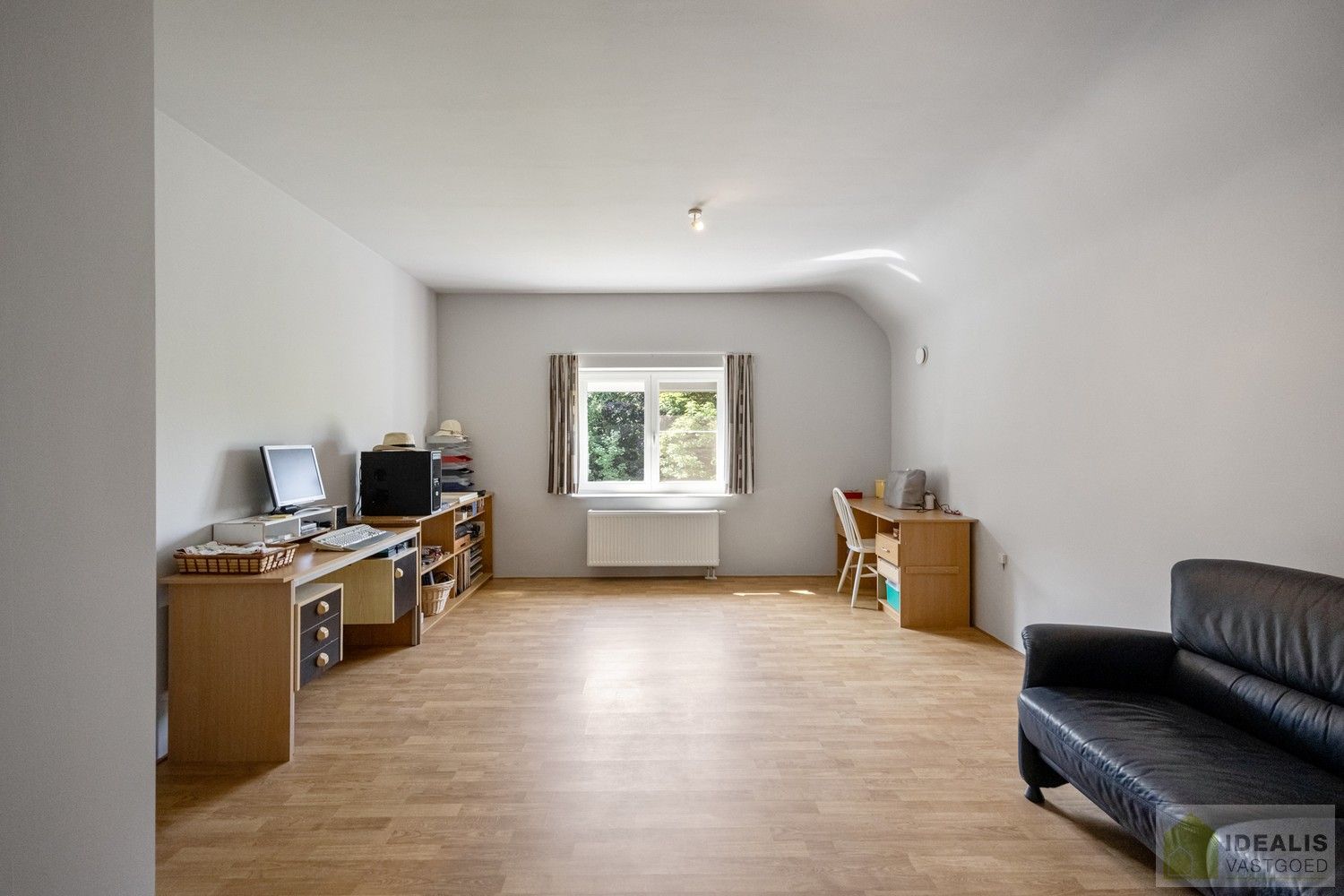 ZEER RUIM OPGEZETTE (360m²!) EN KNAP AFGEWERKTE EENGEZINSWONING OP RUSTIGE LOCATIE MET MAAR LIEFST 8!! SLAAPKAMERS foto 28