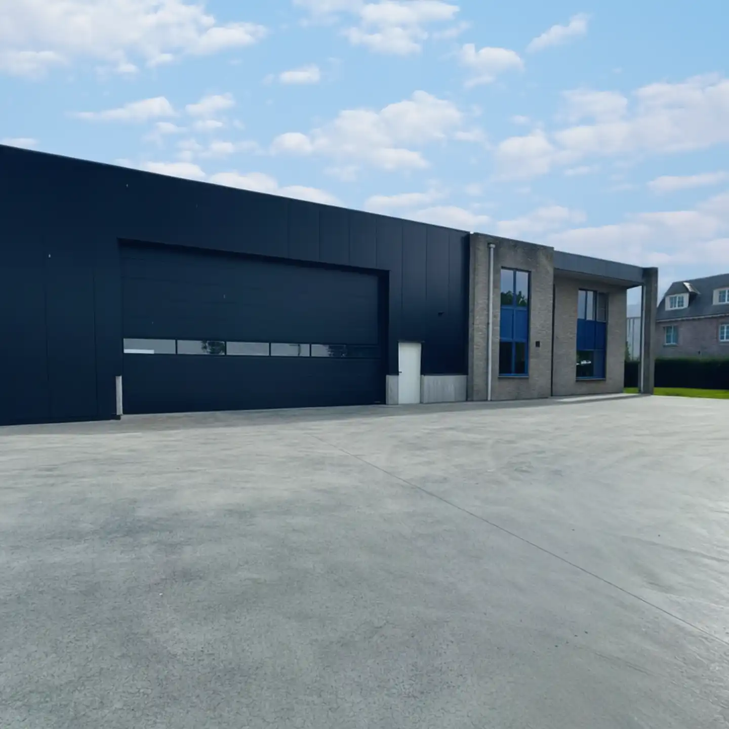 Strategisch gelegen magazijn in de Haven van Antwerpen foto {{pictureIndex}}