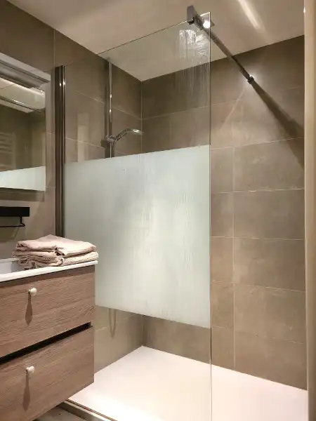 Recent 2-slaapkamer appartement met zijdelings zeezicht foto 6