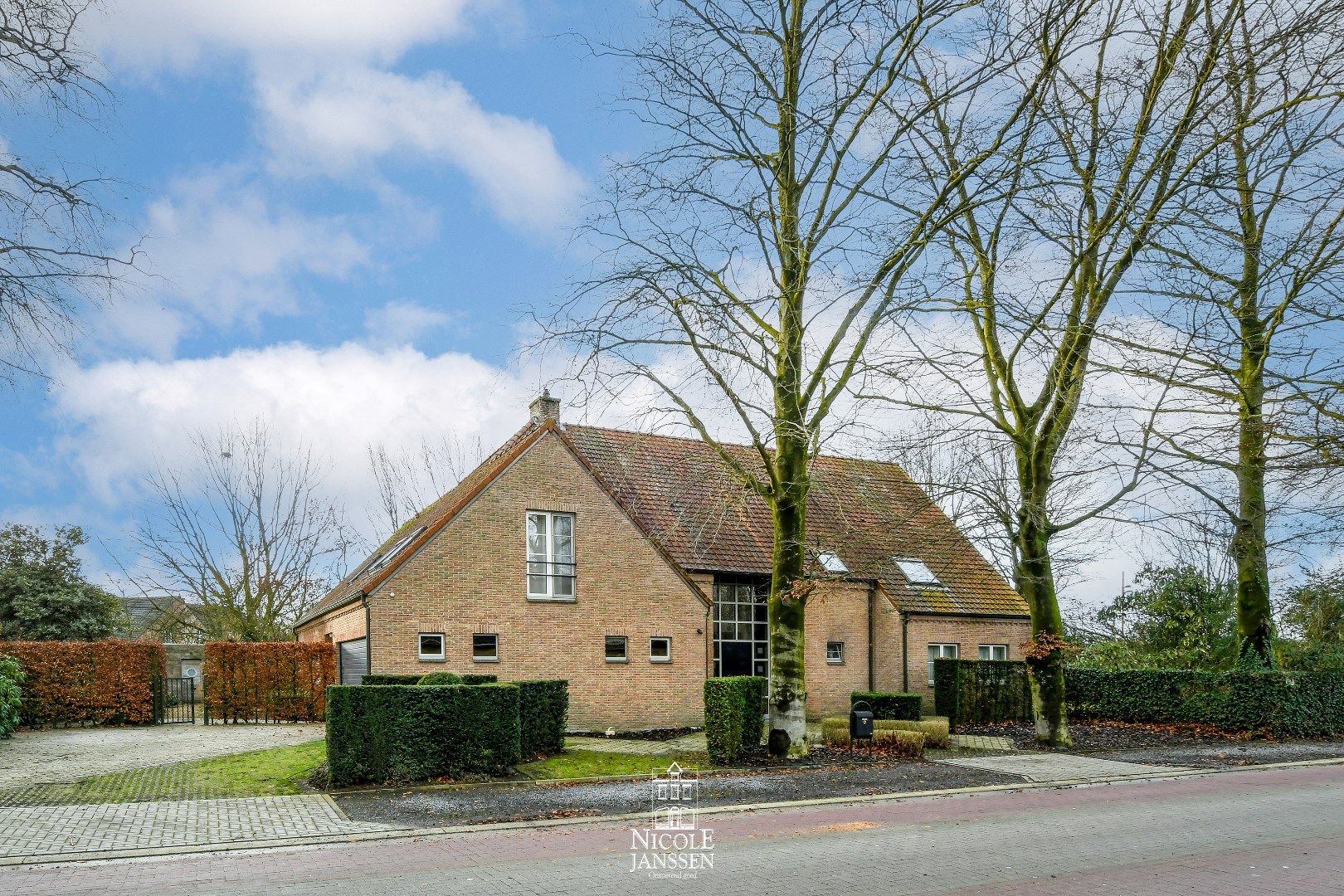 Ruime villa in landelijke stijl met zwembad foto 32