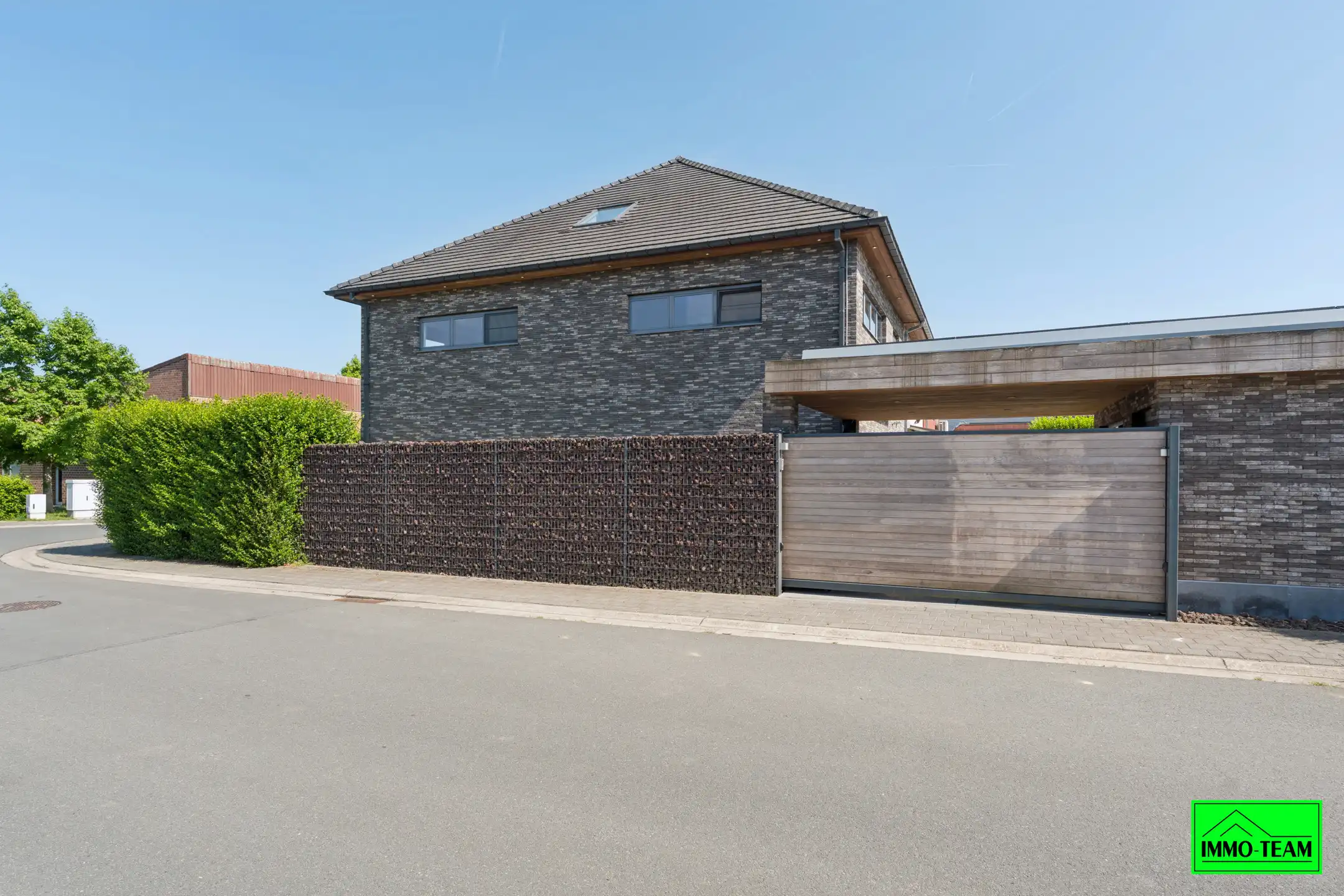Instapklare gezinswoning met luxe afwerking in Denderleeuw.  foto 2