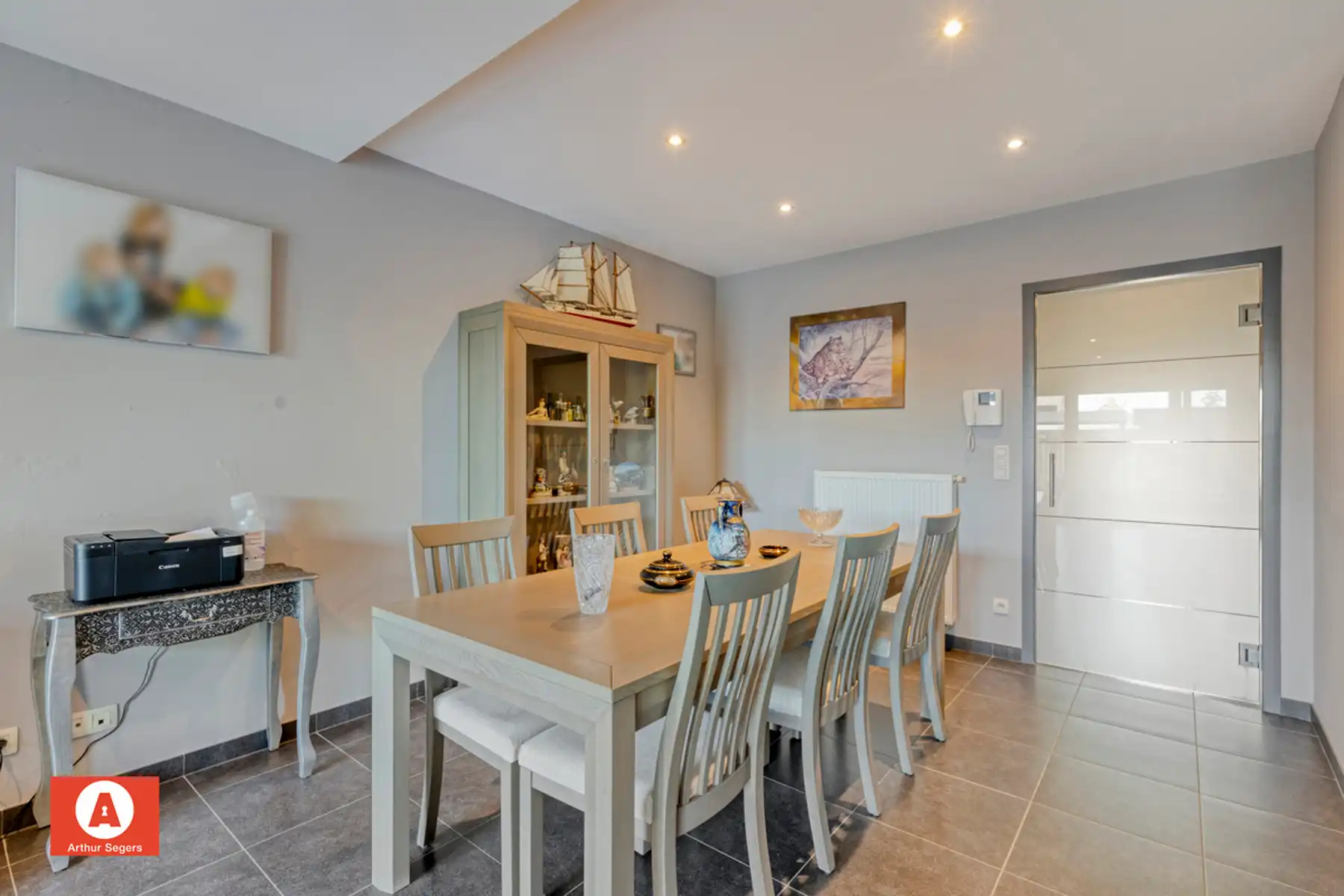 Recent Gelijkvloers appartement met tuin en parkeerplaats. foto 7