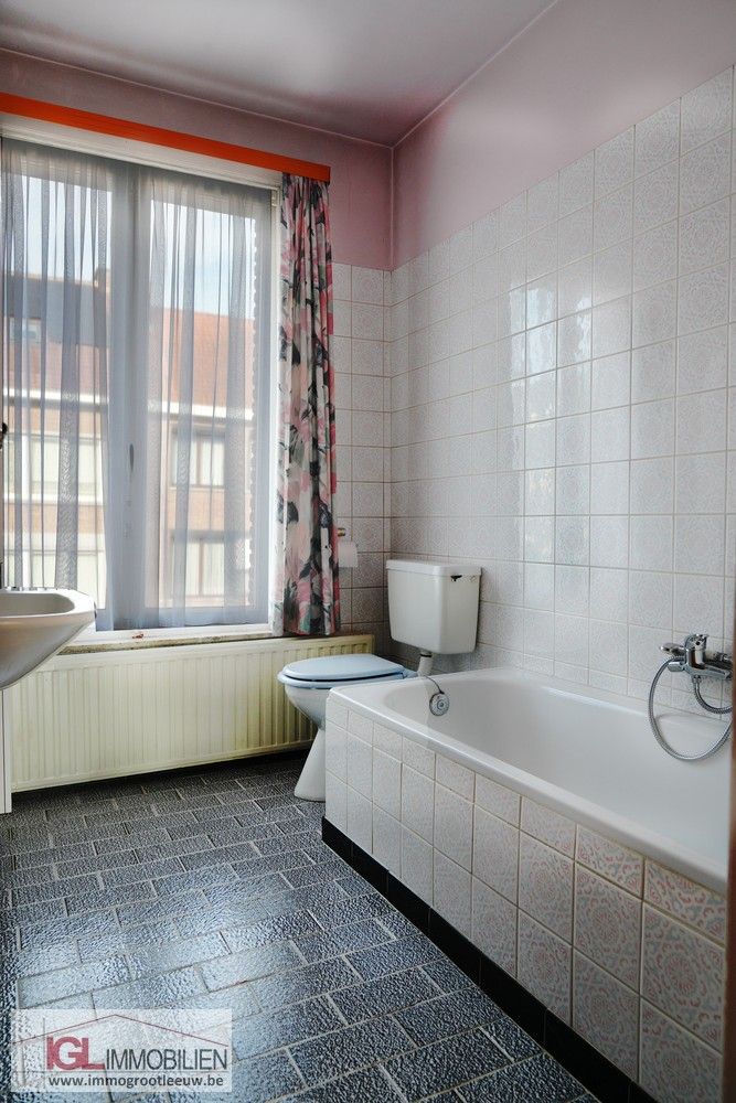 Gezinswoning met 3 slaapkamers en westgerichte tuin in rustige buurt van Sint-Pieters-Leeuw foto 13