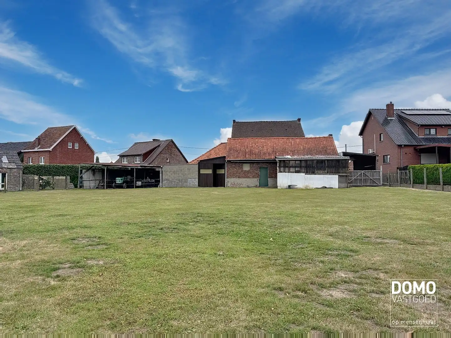 RUSTIG GELEGEN BOUWGROND MET EEN PRACHTIG GROEN UITZICHT TE WELLEN foto 2