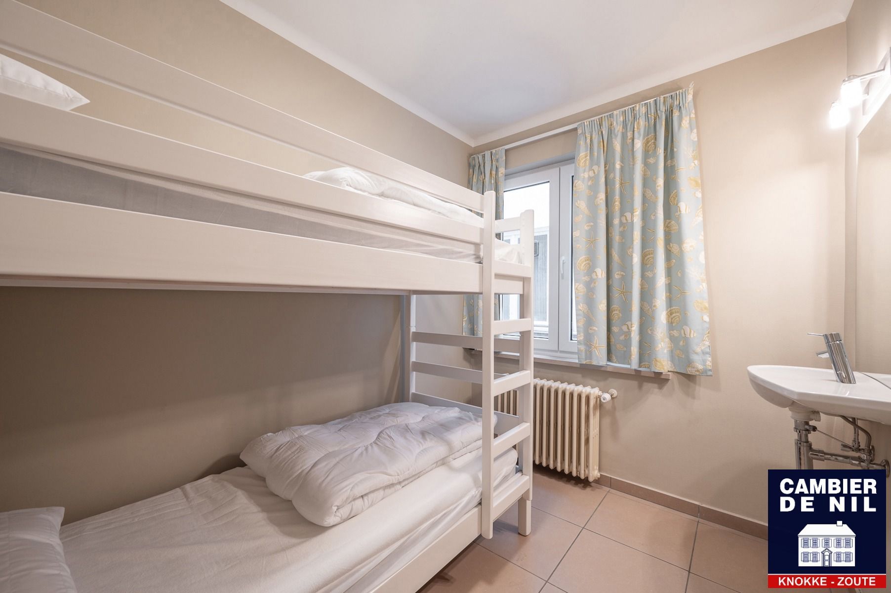 Gemeubeld appartement met frontaal zeezicht foto 10