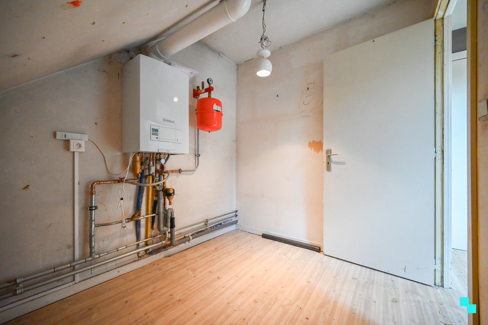 Te renoveren eengezinswoning gelegen op een perceel van ca. 300 m² foto 24