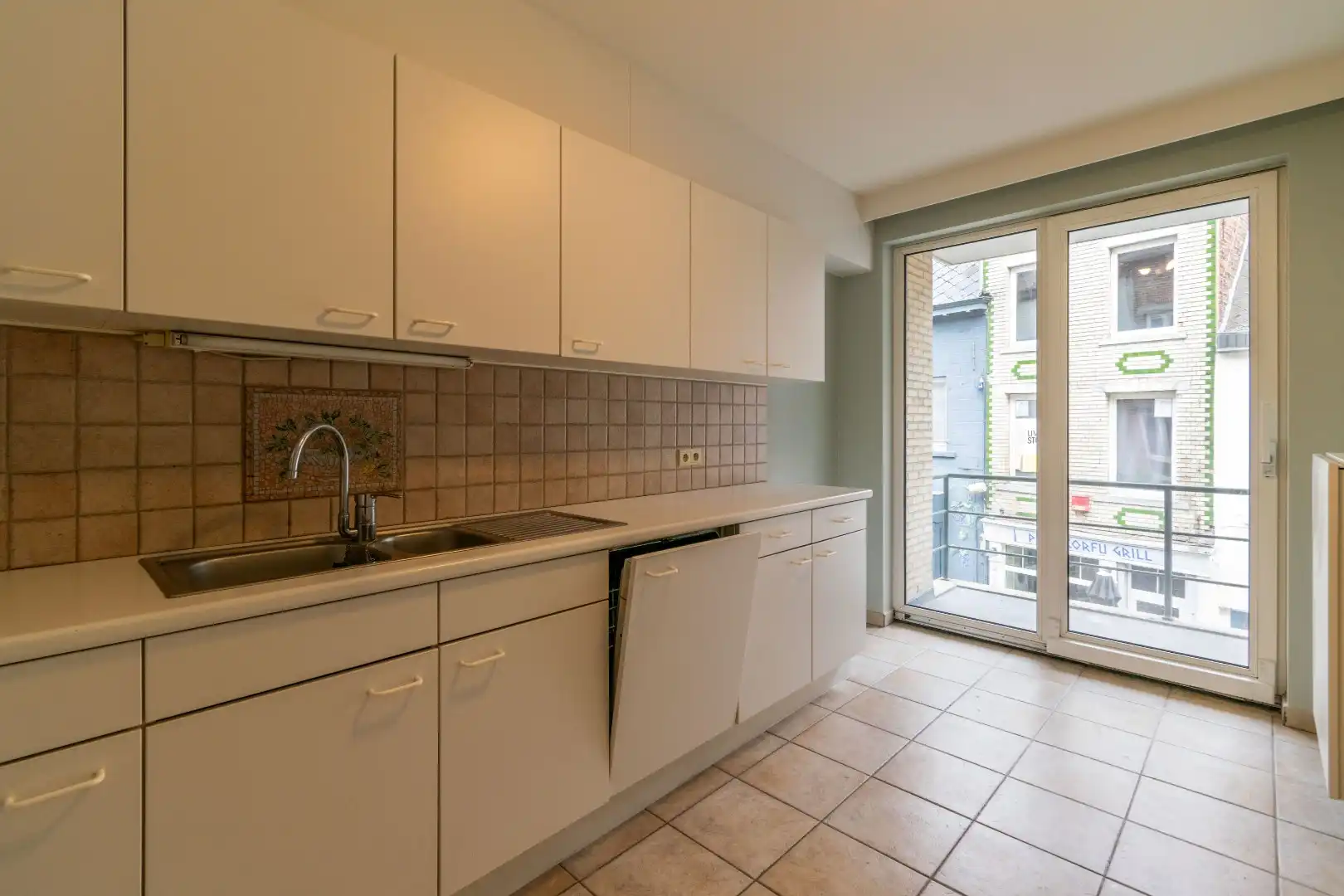 RUIM APPARTEMENT MET 2 SLAAPKAMERS + GARAGEBOX ! foto 6