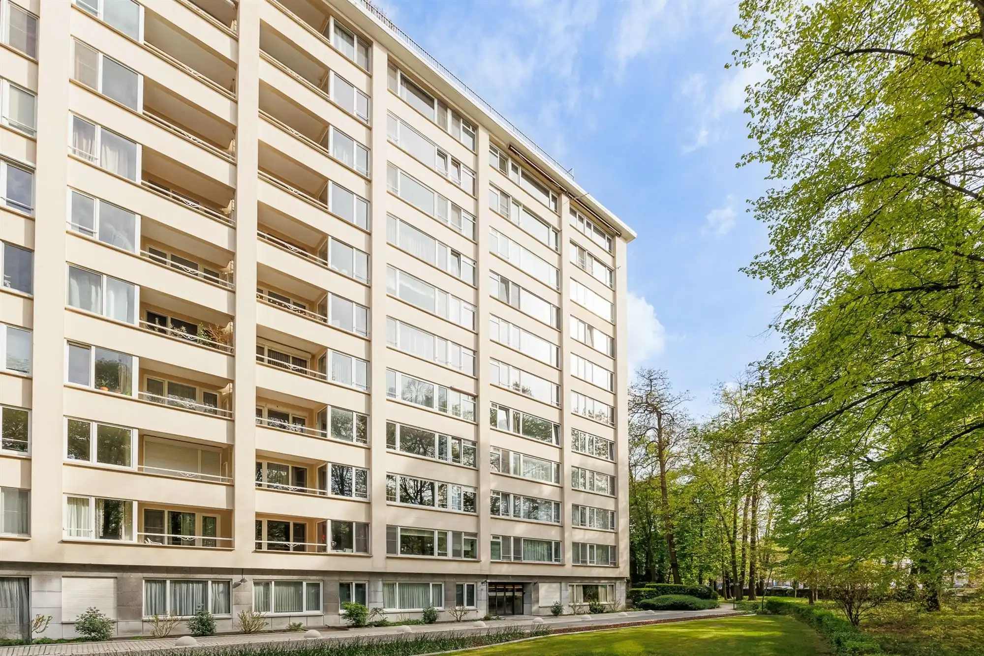 Gerenoveerd 2 Slaapkamer appartement met terras in Berchem foto 3