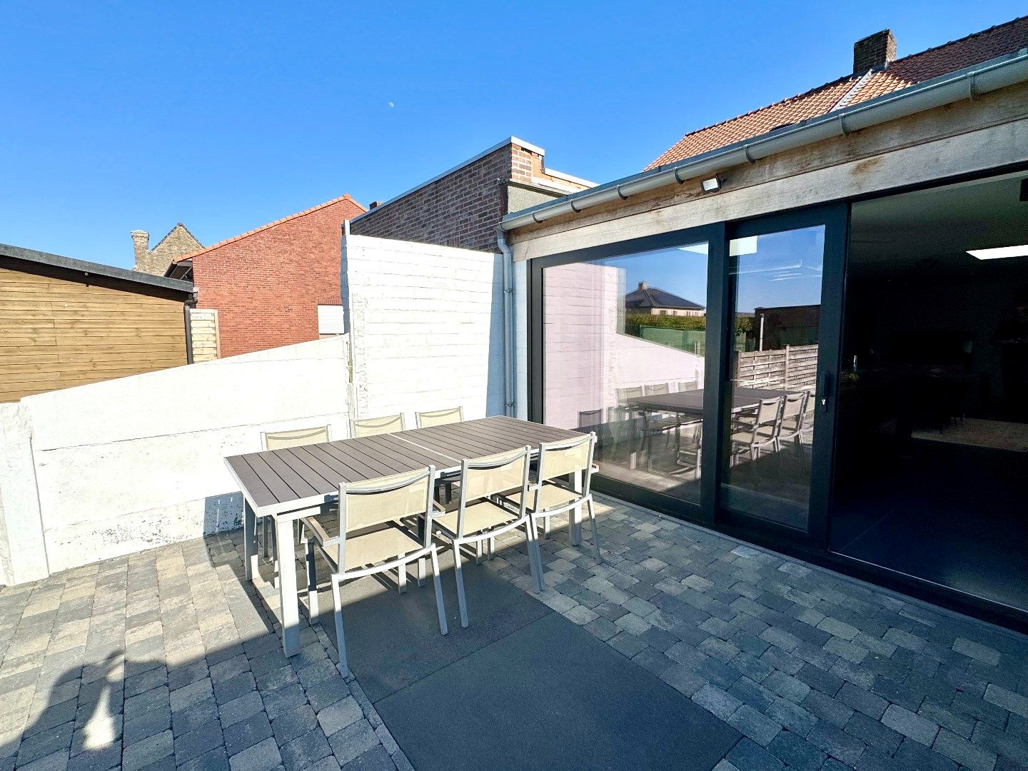 GERENOVEERDE WONING MET 2 SLPKS, TUIN EN GARAGE foto 5