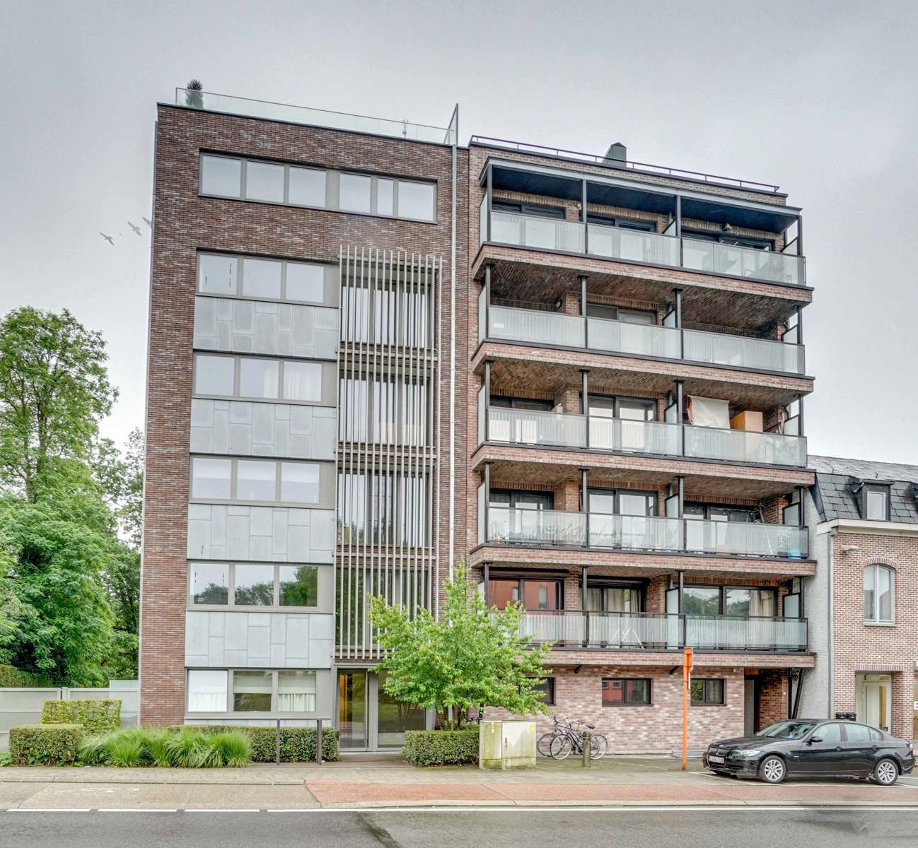 LUXEAPPARTEMENT (147m2) MET 2 SLK + 2 AUTOSTANDPL. TE GENK foto 36