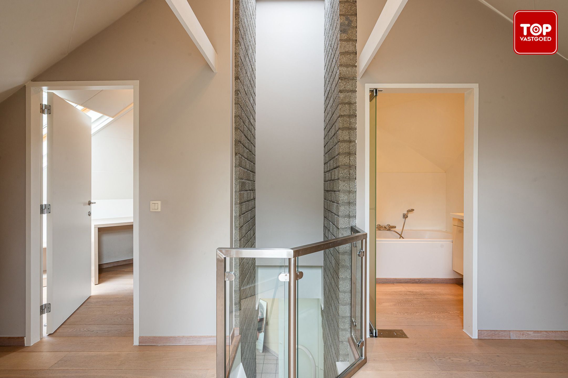 Open bebouwing een perceel van 690m² met mooie tuin en garage.  foto 21