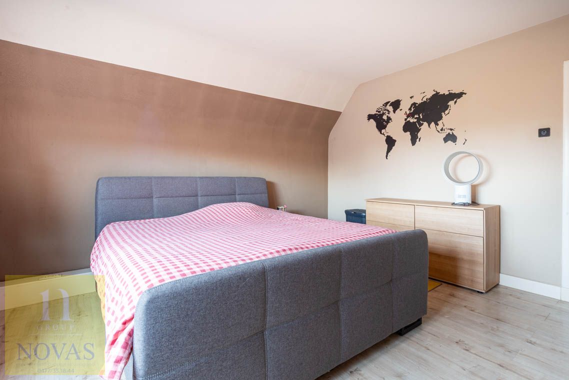 Gezellige woning met 3 slaapkamers, fijne woonkamer en diepe tuin foto 19