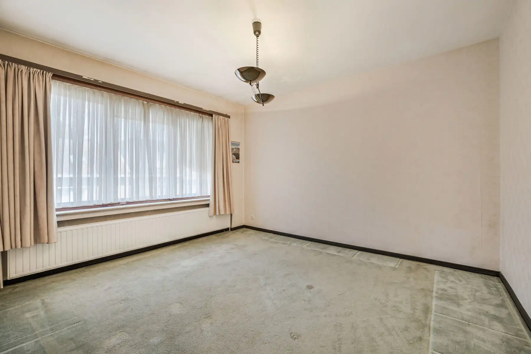 Goed gelegen woning met 4 slaapkamers en garage foto 10
