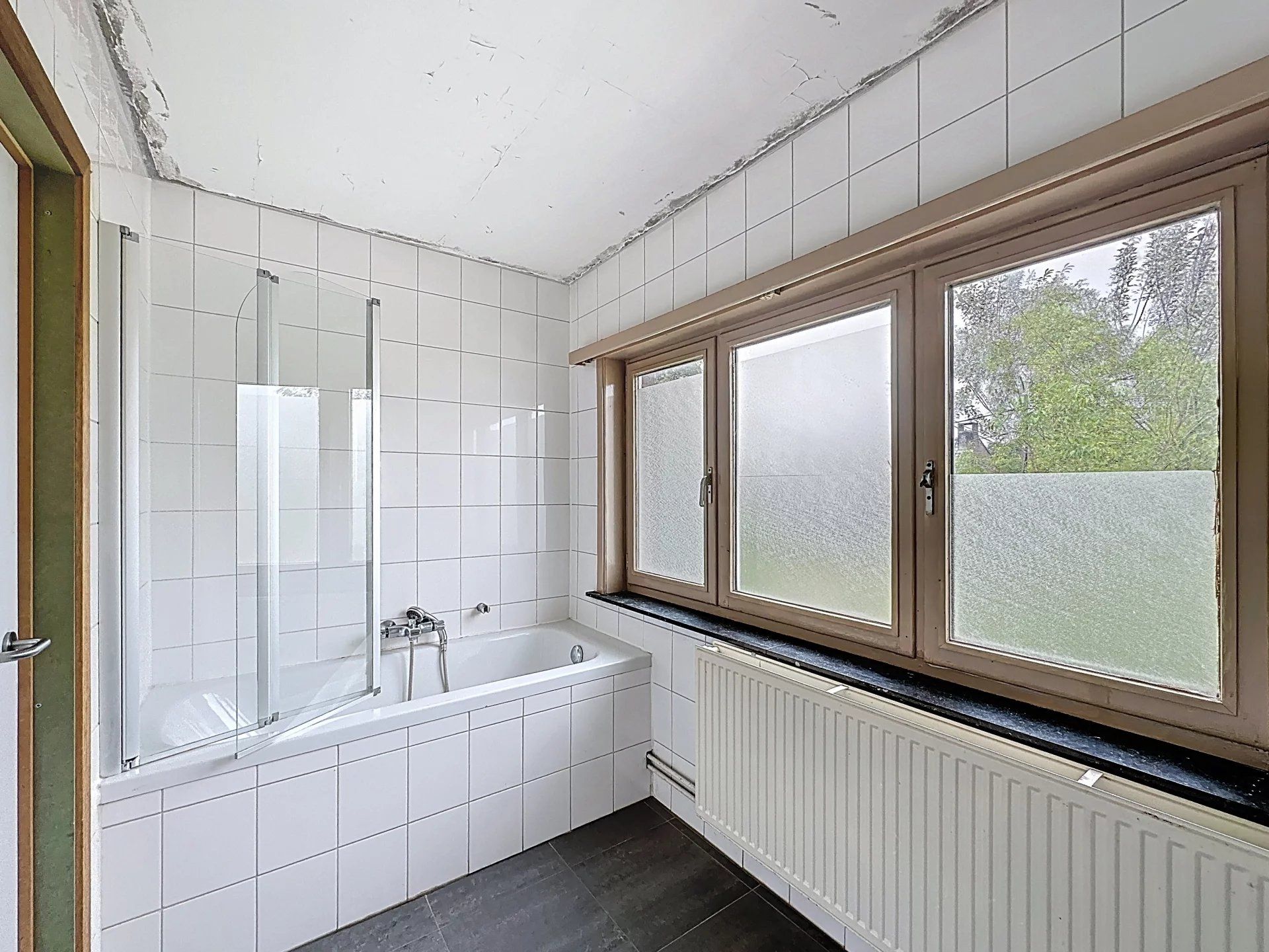 Op te knappen woning met 3, mog. 5 slaapkamers op groot perceel van +/- 10 are. foto 14