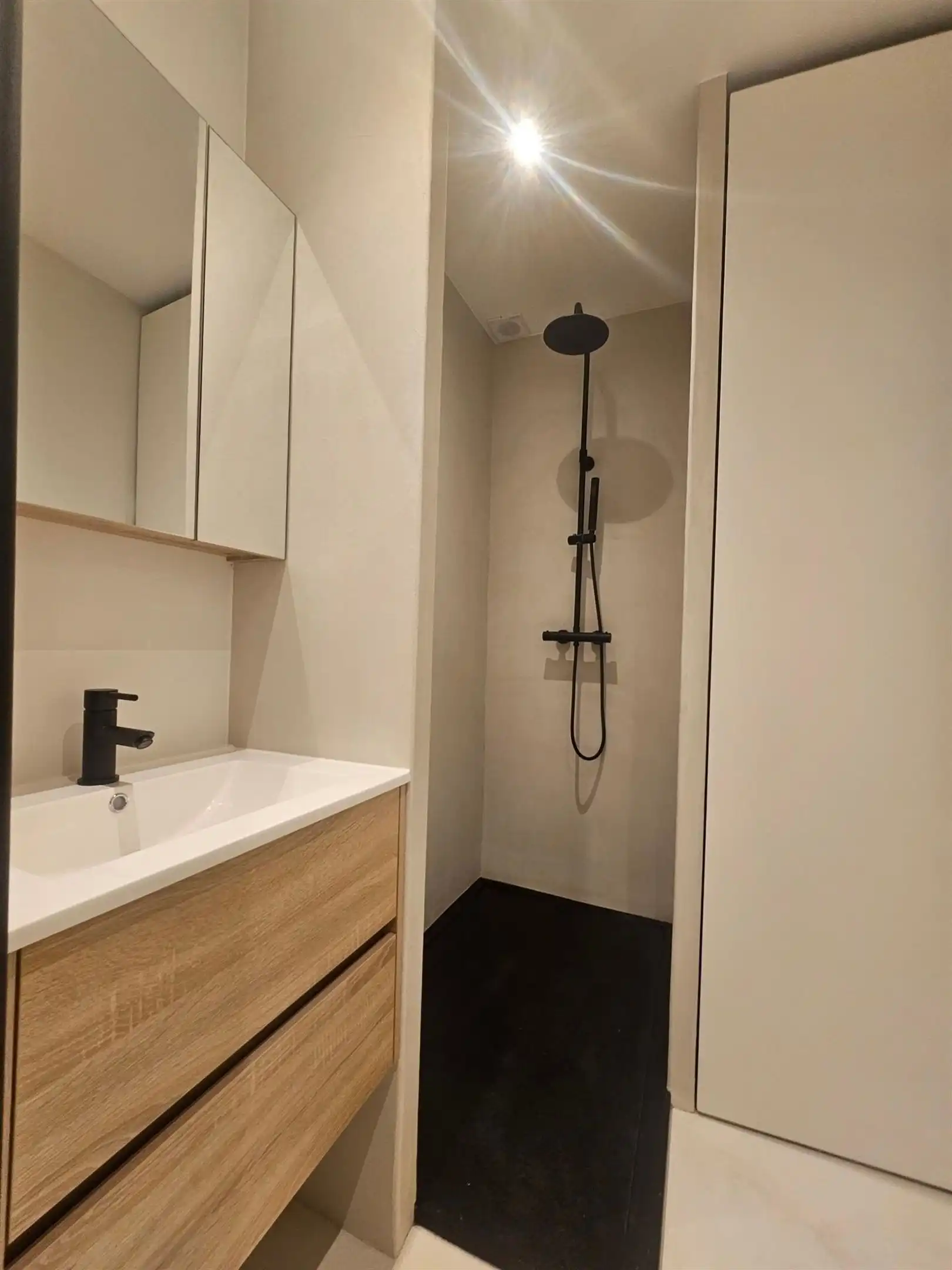 Instapklaar gelijkvloers appartement met stadstuintje! foto 7