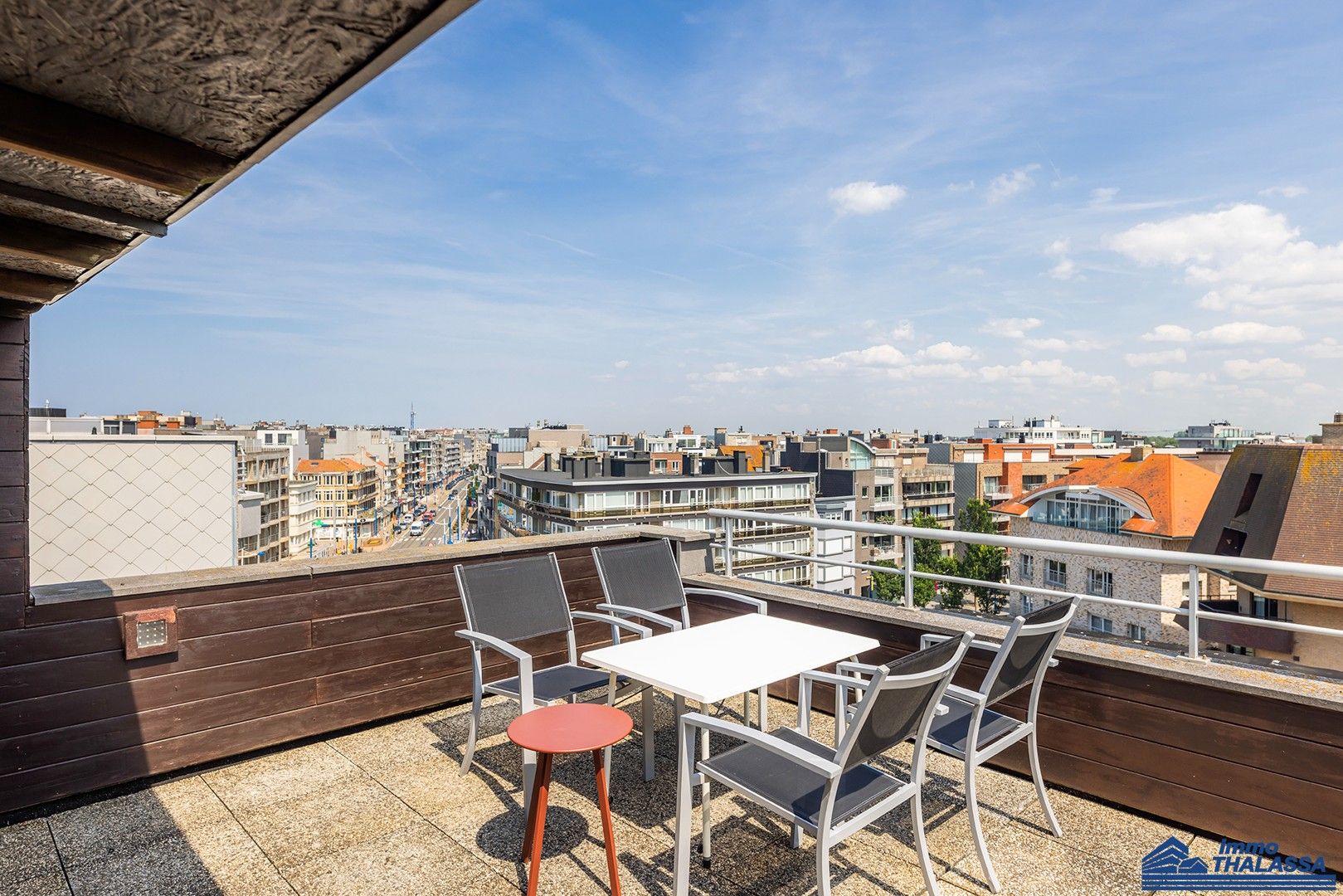 3 Slaapkamer appartement met 2 keukens en 2 badkamers over 2 verdiepen foto 3