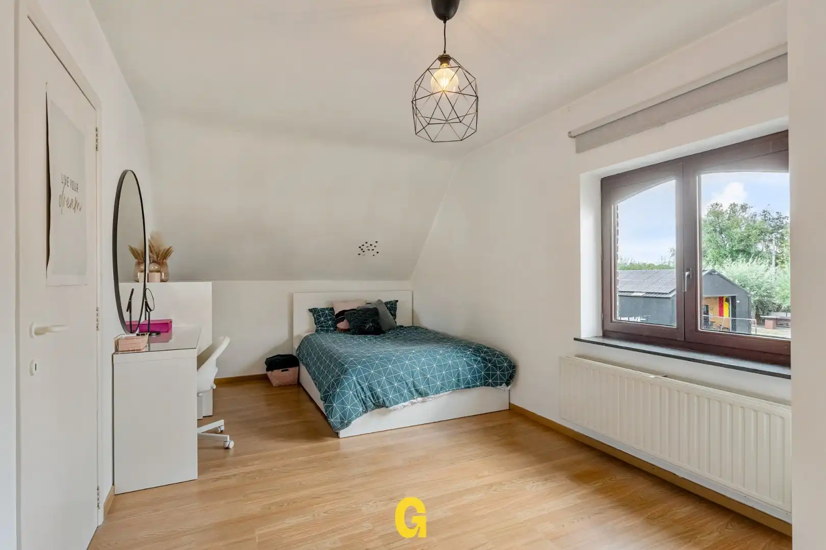 Degelijke halfopen woning met 4 slaapkamers, bureel en ruime tuin met blijvend vrij uitzicht foto 24