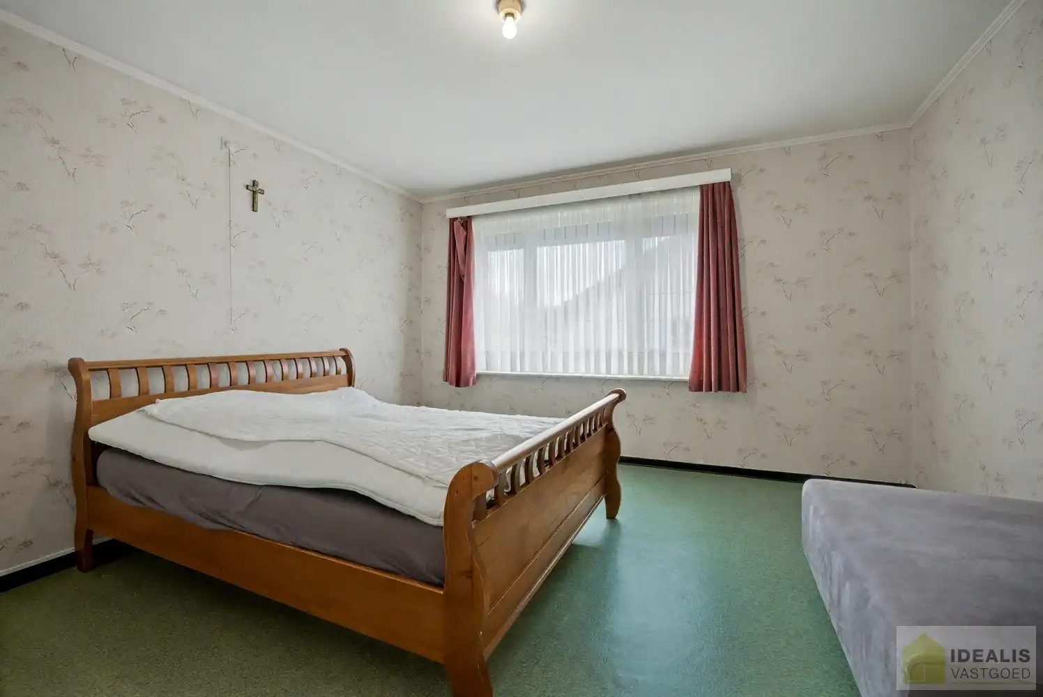 IDEALIS VASTGOED - Nabij het groen gelegen woning met een bewoonbare oppervlakte van + -125m² op een perceel van 7a59ca! Het betreft een zeer centraal gelegen woning t.o.v. grote steden als Leuven, Brussel, Antwerpen en Hasselt die vlot bereikbaar zijn door de nabijheid van de E313 en E314. Uitermate geschikt voor kandidaten op zoek naar een te renoveren woning in de groene omgeving van Linkhout!! foto 16