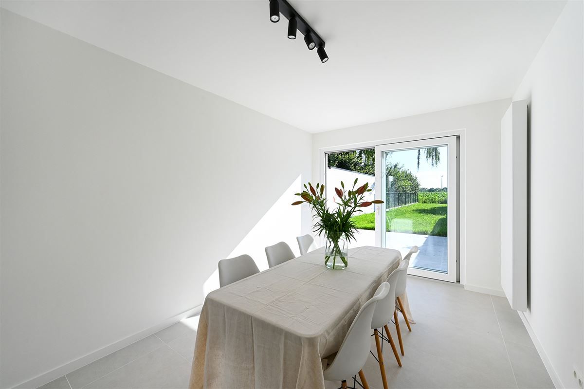 Mooi gerenoveerde woning met tuin en polderzicht foto 6