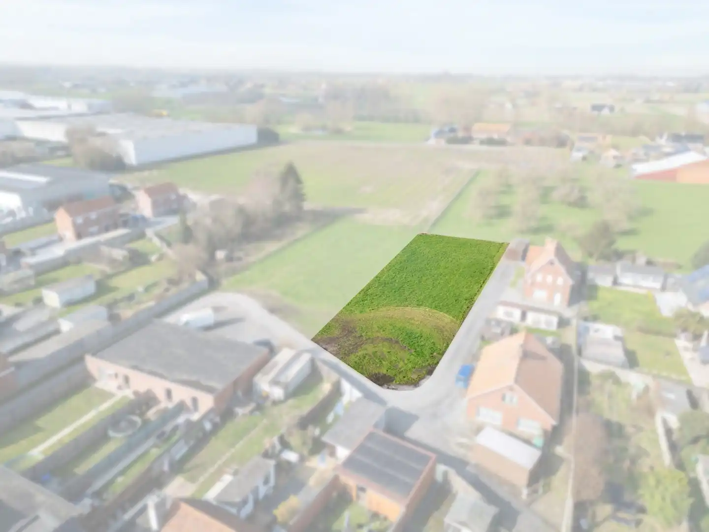 Grond van 1.078 m² te Oostrozebeke, vlakbij diverse belangrijke invalswegen! foto {{pictureIndex}}