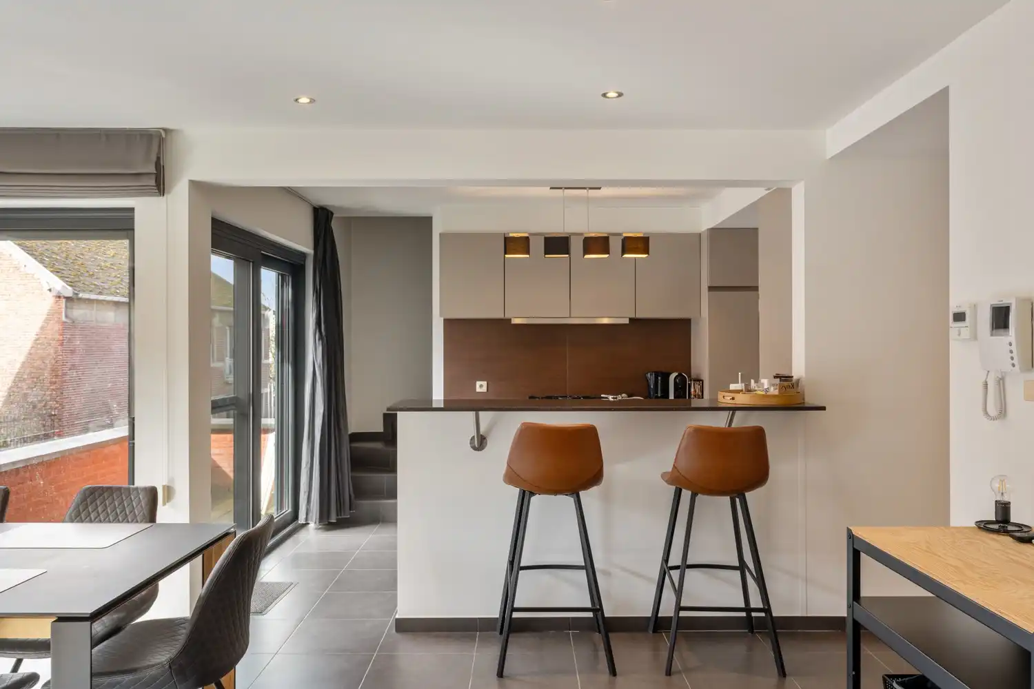 Ruim, modern appartement met huiselijk comfort en dubbele garage in hartje Herderen foto 7