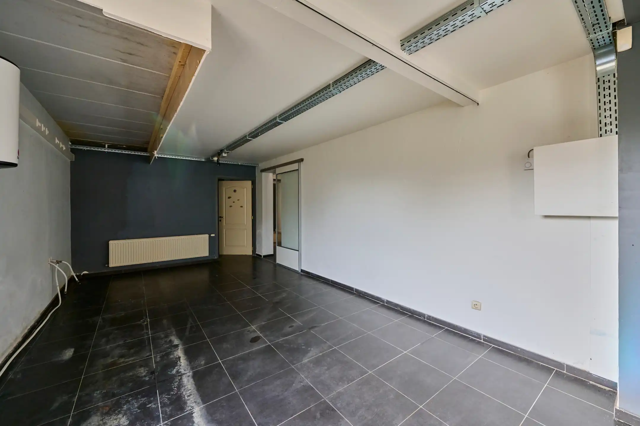 Ruim handelspand met woonst (3slpk)- zwemvijver  - diverse mogelijkheden !  foto 9