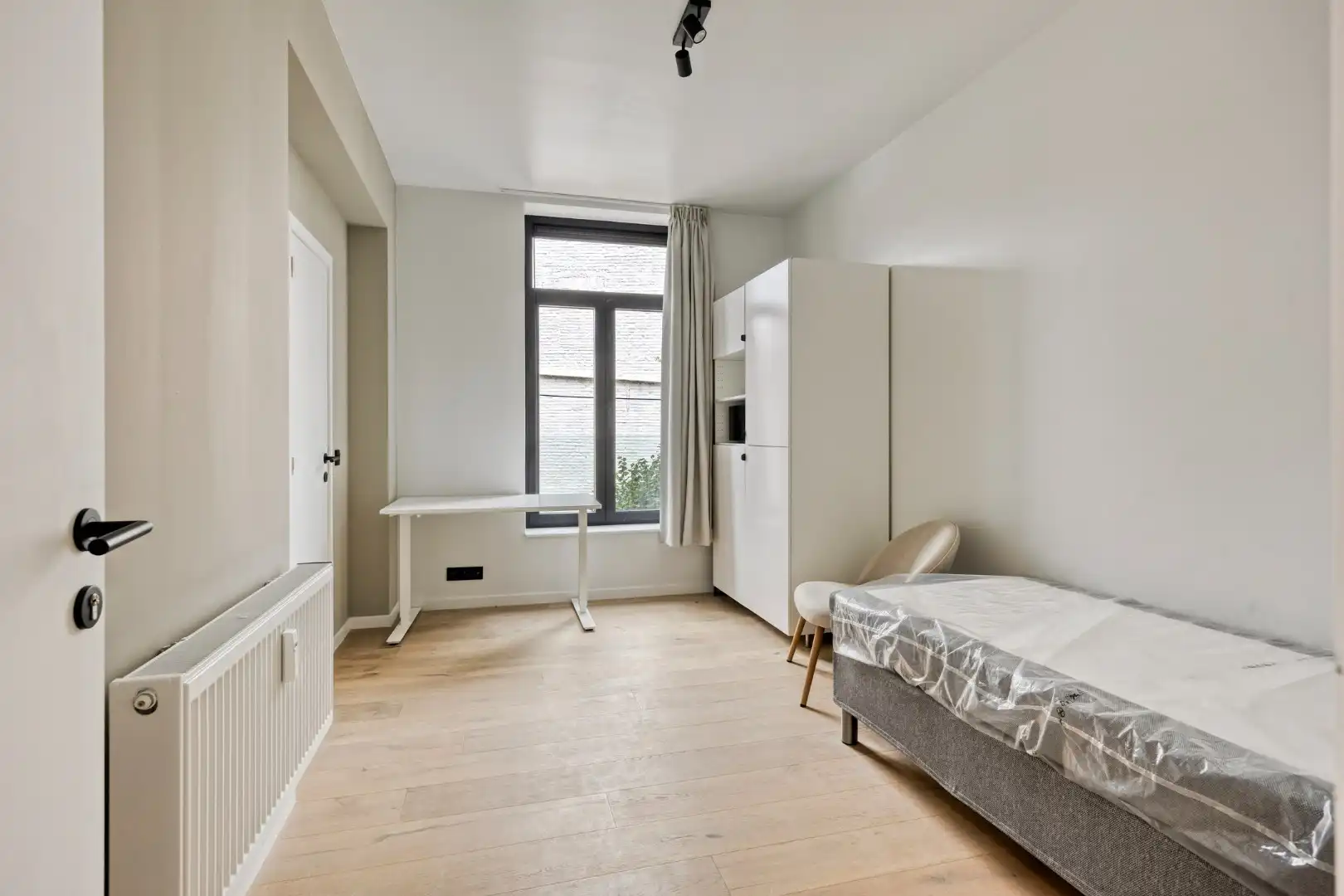 Volledig gerenoveerde en gemeubelde studentenkamers met privé-sanitair. foto 10