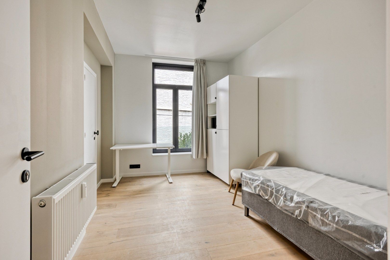 Volledig gerenoveerde en gemeubelde studentenkamers met privé-sanitair. foto 10