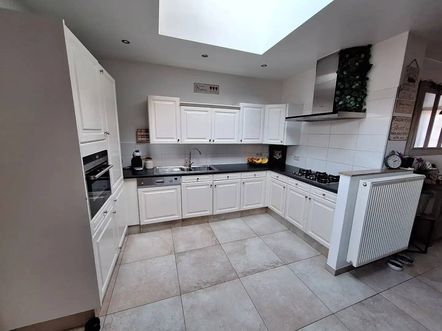 Gerenoveerde instapklare woning met terras en tuin foto 4