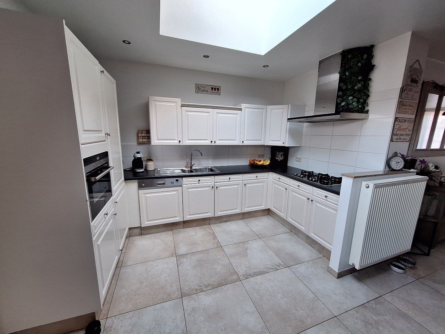 Gerenoveerde instapklare woning met terras en tuin foto 4