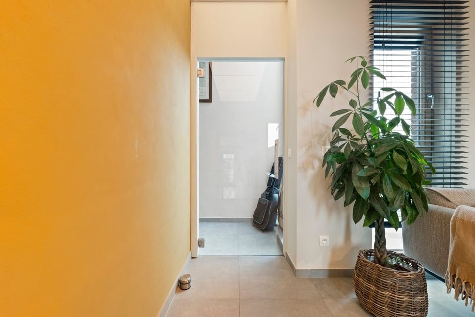 RECENTE ENERGIEZUINIGE WONING MET 3 SLAAPKAMERS, GARAGE EN ZONNIGE TUIN foto 8