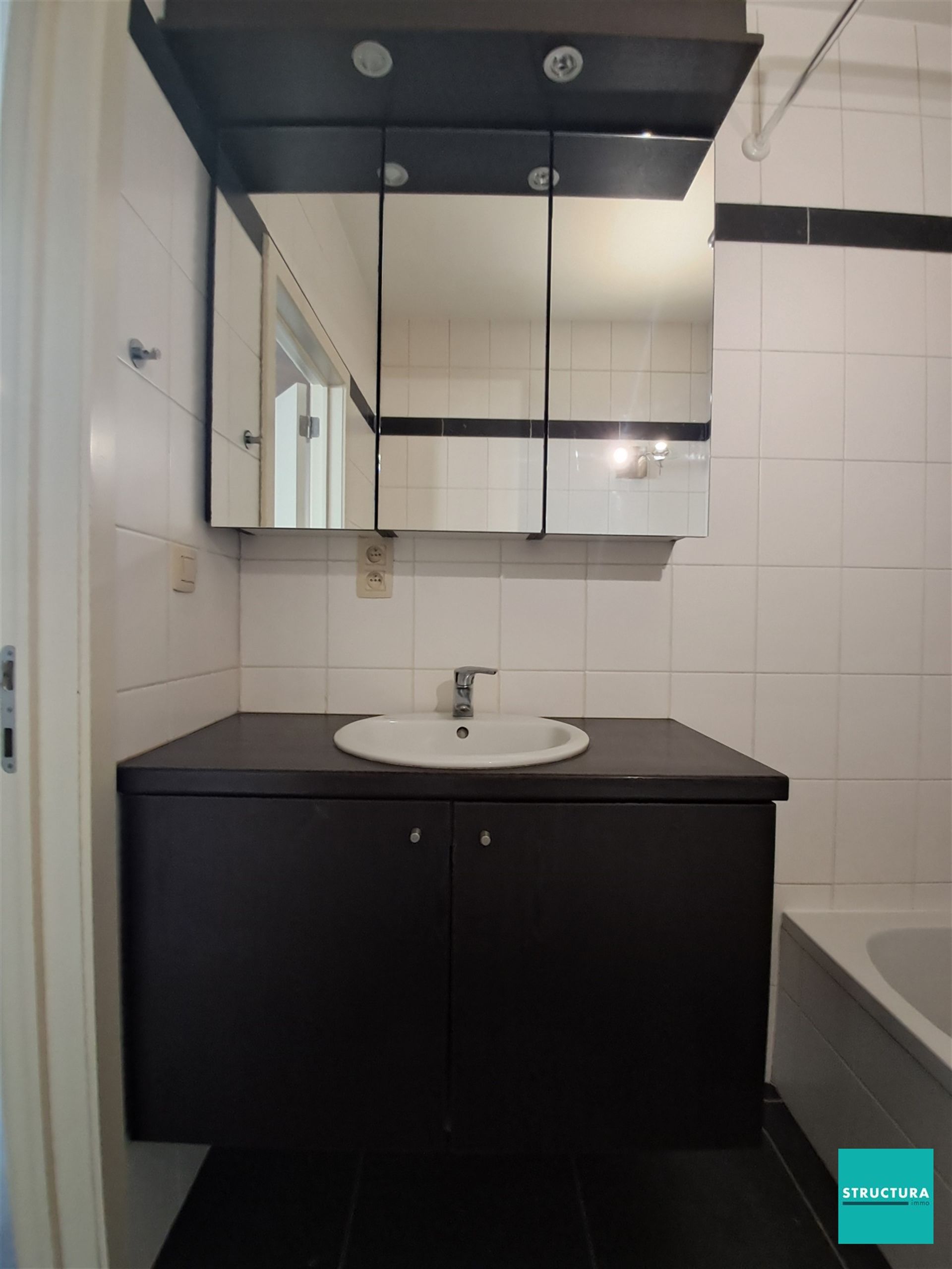 Gezellig Appartement met 1 Slaapkamers in Wemmel foto 8