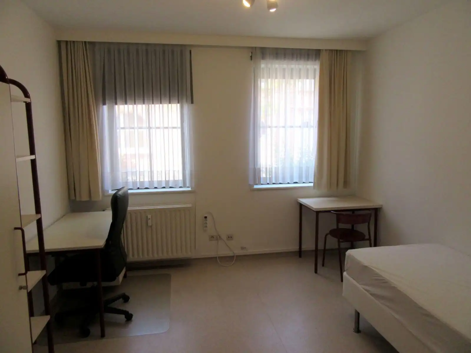 Studentenstudio met kitchenette en badkamer te koop op zeer gegeerde locatie tussen UZ Leuven en centrum Leuven foto 2