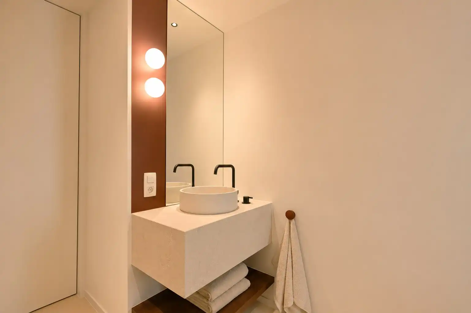 Prestigieus gerenoveerd appartement afgewerkt met hoogwaardige materialen gelegen nabij het Driehoeksplein. foto 26