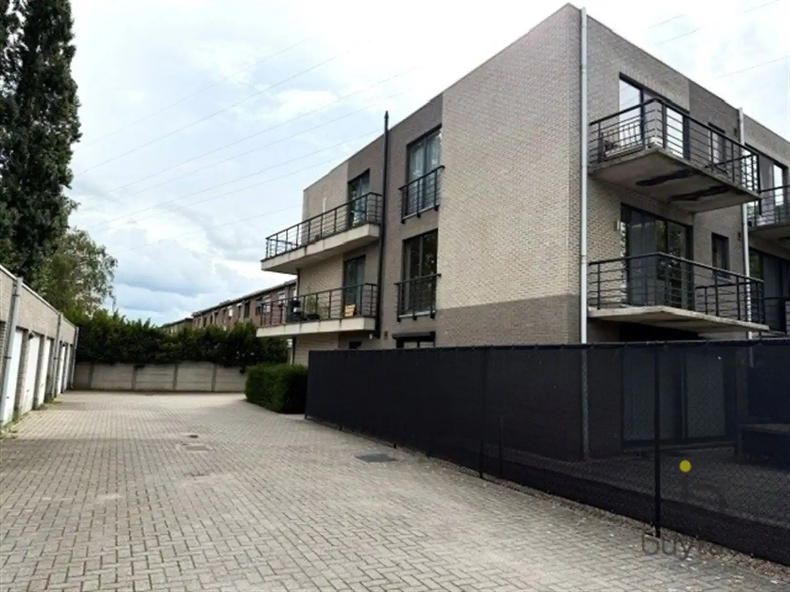 Hoekappartement met twee slpks en terrassen te Wommelgem. foto 18