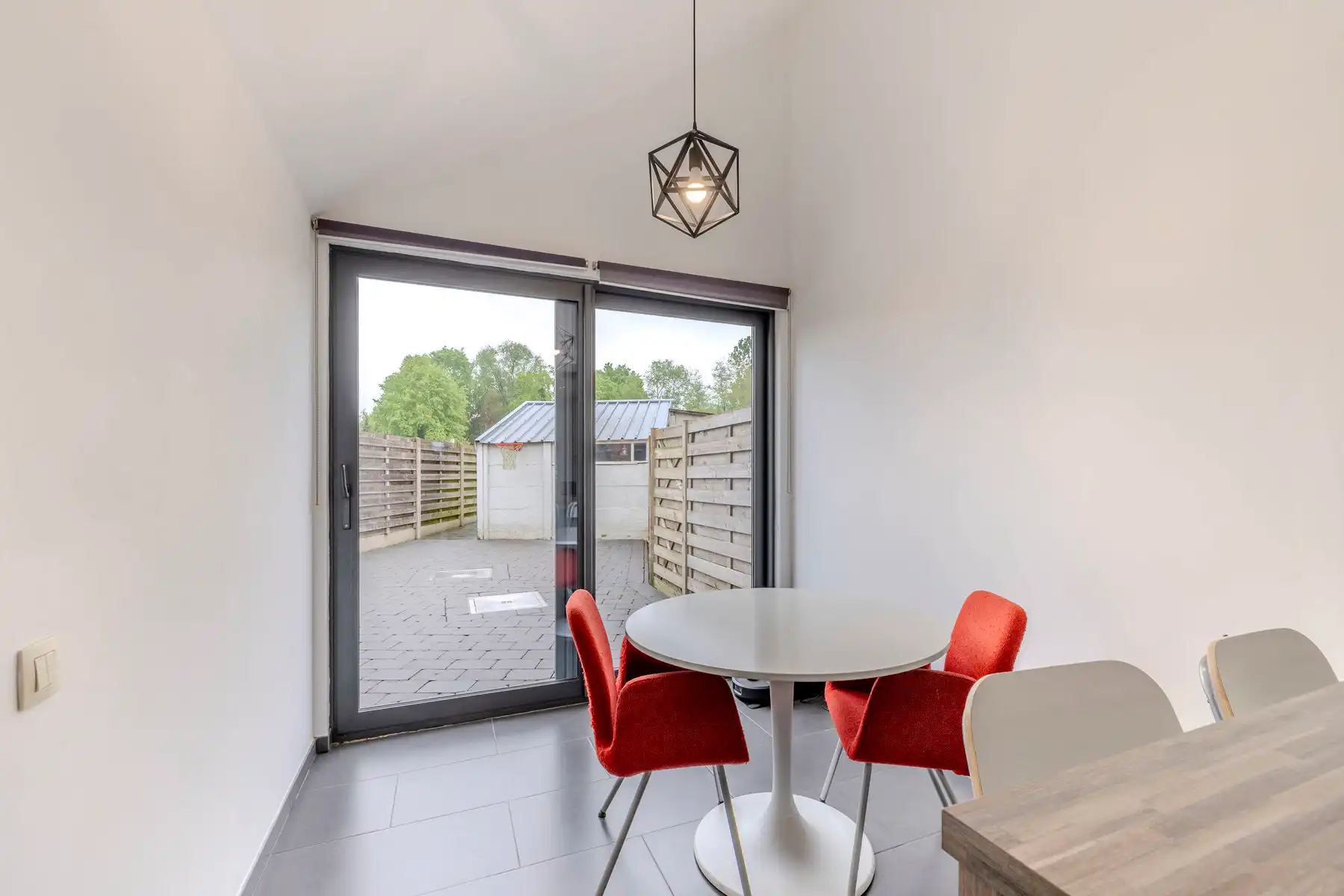 Gerenoveerde woning met o.a. 3 slaapkamers foto 26