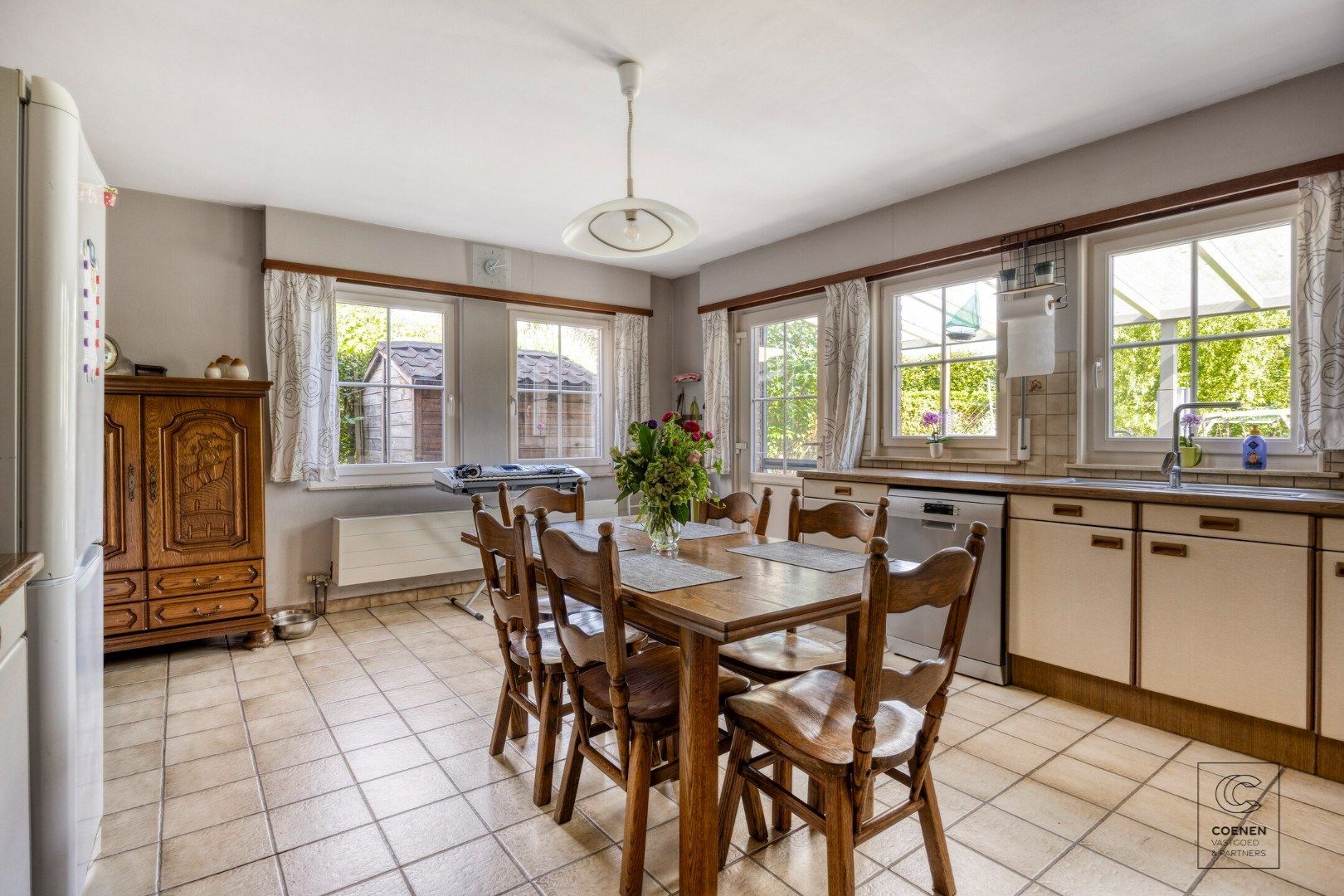 Ruime woning met 4 slaapkamers op een rustige ligging te Hoogstraten! foto 12